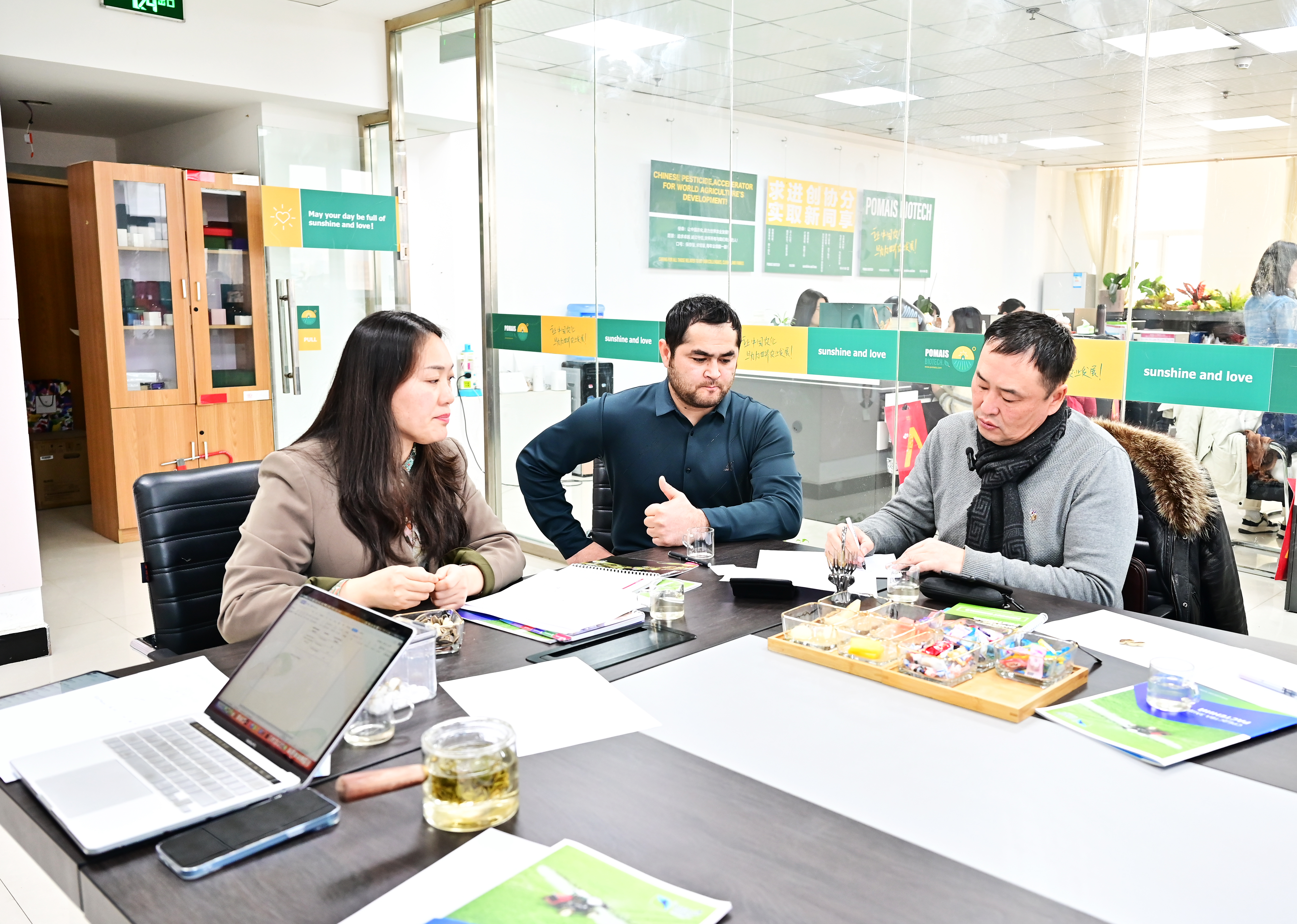 Warmly Welcome Kazakh Customers To Visit Our Company.